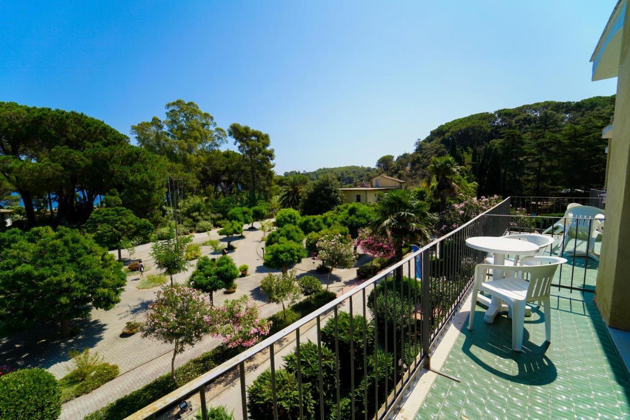 Hotel Le Acacie กาโปลิเวรี ภายนอก รูปภาพ
