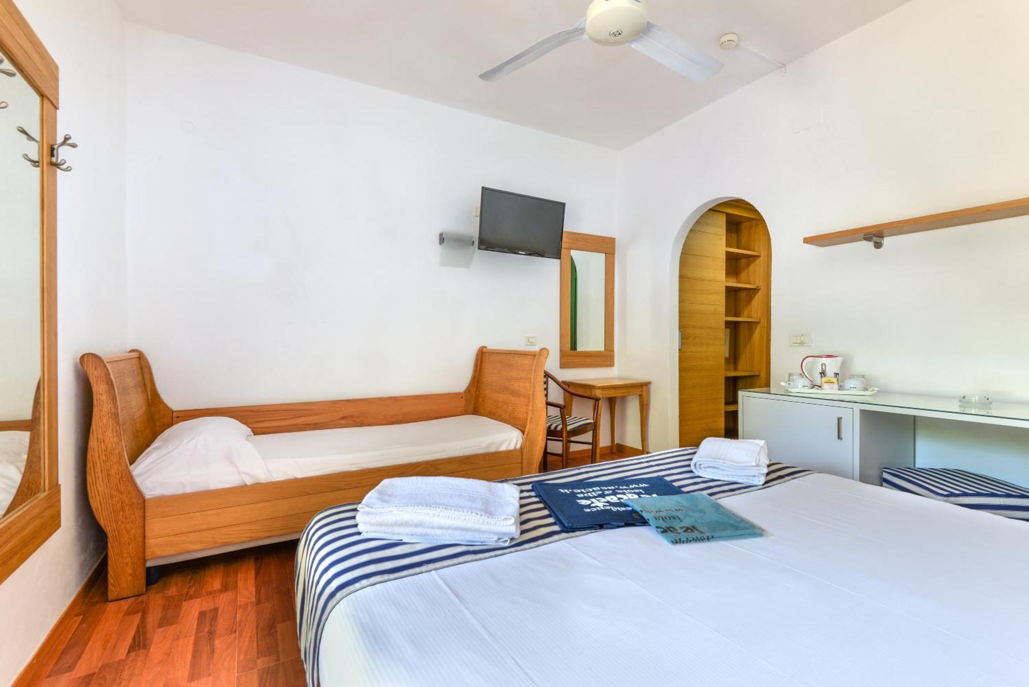 Hotel Le Acacie กาโปลิเวรี ภายนอก รูปภาพ